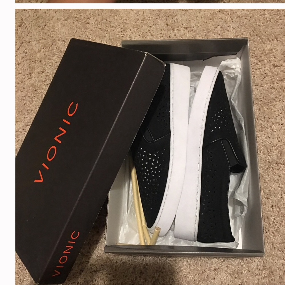 Vionic Slip on Shoes Orthotic Arch Support - Picture 4 of 5